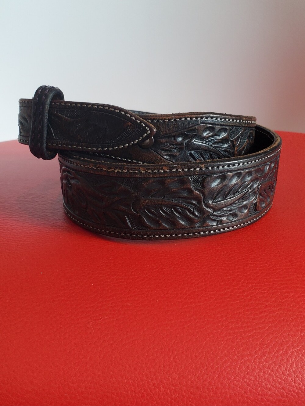 Vintage Vogt Classic Floral Hand-tooled Western Belt, Size 28 X 1-1/2 In